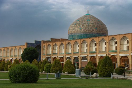تور اصفهان؛ راهنمای سفر داخلی به نصف جهان و جاذبه‌های دیدنی آن