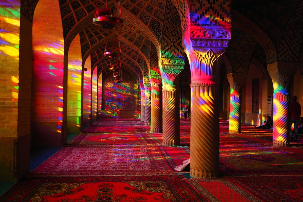 تور شیراز؛ راهنمای سفر داخلی به شهر شعر و تاریخ ایران (2)